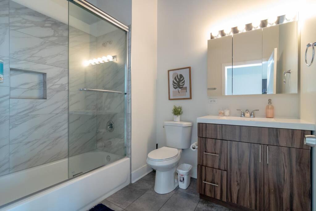 Mccormick Place 2Br Stylish Suite With Optional Parking And Gym For Up To 8 Guests Near Soldier Field And Grant Park シカゴ エクステリア 写真